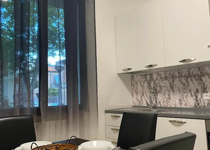 Ampio In Posizione Strategica * Rimini